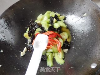 黑木耳炒丝瓜的做法步骤:10