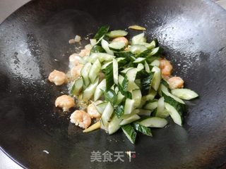 黄瓜炒虾仁的做法步骤:7