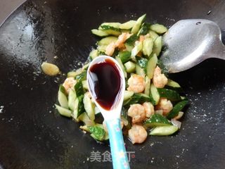 黄瓜炒虾仁的做法步骤:8