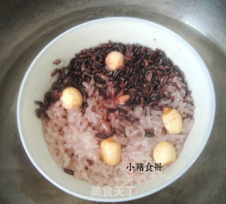 夏日时令营养甜品【芒果莲子黑糯饭】的做法步骤:5