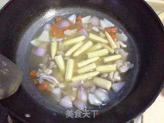 鲜香浓厚的滋味----【玉米笋咖喱鸡】的做法步骤:6