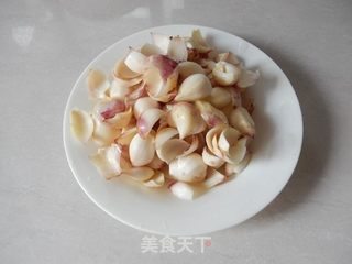百合南瓜糖水的做法步骤:2