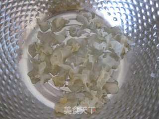 雪梨银耳粥的做法步骤:2