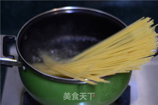 【番茄金枪鱼意面】的做法步骤:2