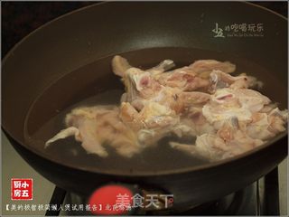 北芪鸡汤的做法步骤:2