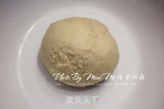 柔软甜蜜的幸福——手工草莓果酱毛毛虫面包的做法步骤:2