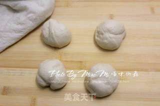 柔软甜蜜的幸福——手工草莓果酱毛毛虫面包的做法步骤:3