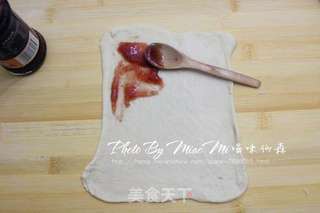 柔软甜蜜的幸福——手工草莓果酱毛毛虫面包的做法步骤:4