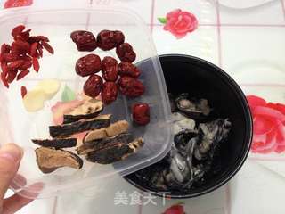 【灵芝乌鸡汤】----安神补气的做法步骤:4