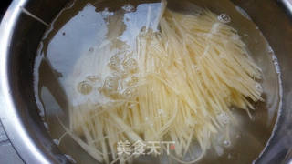 夏季快手菜---凉拌土豆丝的做法步骤:4