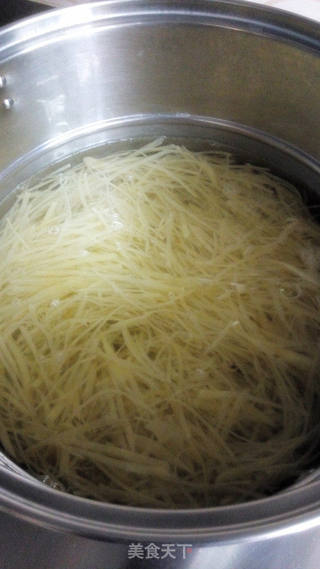 夏季快手菜---凉拌土豆丝的做法步骤:6