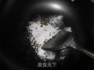 夏日里零油烟的肉菜——盐水鸭的做法步骤:2