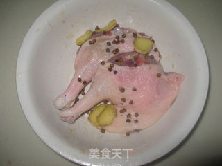 夏日里零油烟的肉菜——盐水鸭的做法步骤：4