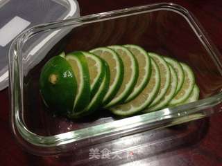 【蜂蜜柠檬水】----去暑减肥美白等多重功效饮品的做法步骤:3