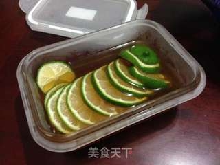 【蜂蜜柠檬水】----去暑减肥美白等多重功效饮品的做法步骤:4