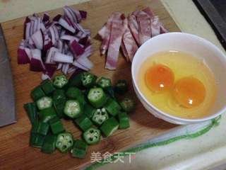 【培根秋葵炒饭】----百变剩米饭的做法步骤:2