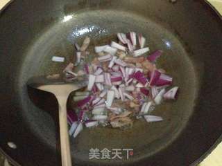 【培根秋葵炒饭】----百变剩米饭的做法步骤:4