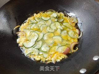 黄瓜煎蛋的做法步骤:7