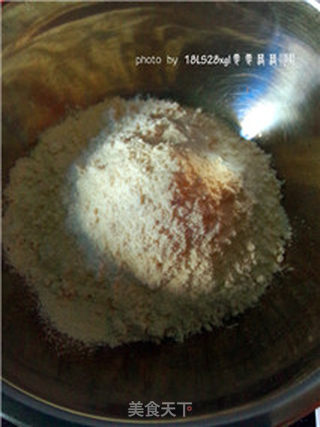 法式海绵蛋糕:花朵蛋糕的做法步骤:2