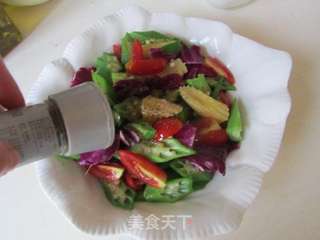 金枪鱼黄秋葵蔬菜沙拉的做法步骤:6