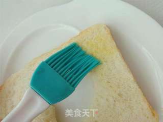 用食物来表达爱意——爱心吐司煎蛋的做法步骤:4