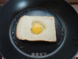 用食物来表达爱意——爱心吐司煎蛋的做法步骤:7