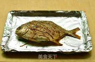 五香烤鲳鱼的做法步骤:7