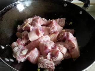 豆角红焖肉的做法步骤:3