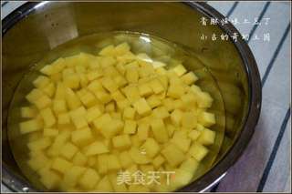 香酥怪味土豆丁的做法步骤:2