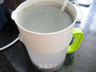 【美的首创可可豆浆机试用报告】之一:——黑芝麻豆浆的做法步骤:5