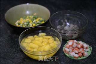【海鲜菠萝饭】的做法步骤:2