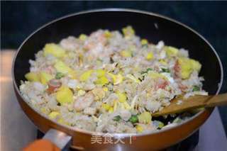 【海鲜菠萝饭】的做法步骤:8