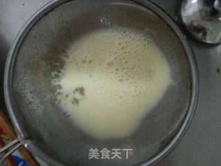 鲜虾牛奶蛋羹的做法步骤:3