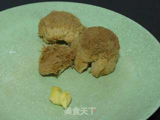 猴菇老鸡汤的做法步骤:3