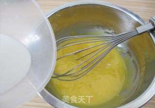 奶牛纹戚风蛋糕卷的做法步骤:4