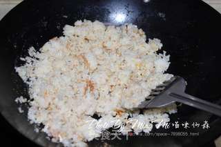 剩米饭的杀手锏————椒香酱炒饭的做法步骤:4