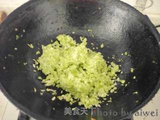 猪肉包菜锅贴的做法步骤:5