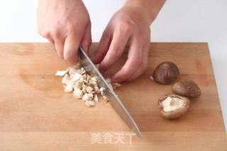 香菇芹香蒸丸子的做法步骤:2