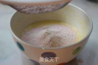 外表普通,味道不凡——樱桃戚风的做法步骤:6