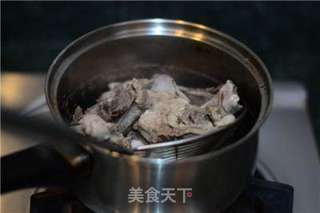 【苦瓜冬菇煲骨汤】的做法步骤：1