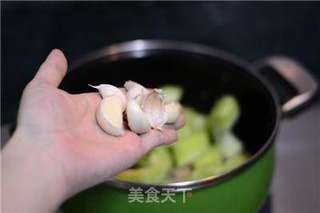 【苦瓜冬菇煲骨汤】的做法步骤:2