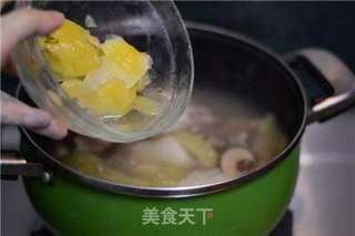 【苦瓜冬菇煲骨汤】的做法步骤:4