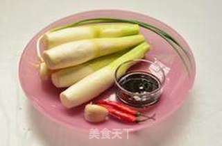 蚝油茭白的做法步骤：1