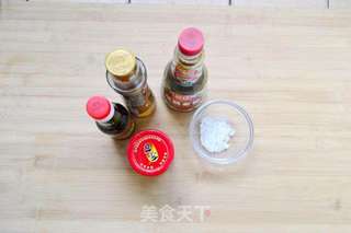 百合梅酱煎鸡翅的做法步骤：3