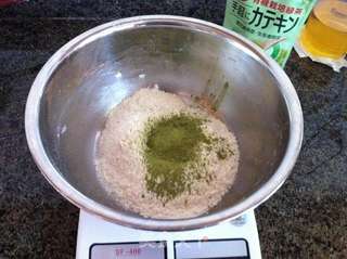 抹茶螺旋酥球的做法步骤:2