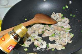 辣子肥肠的做法步骤:5