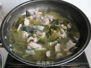 激起味蕾的酸辣开胃菜——泡椒酸菜鱼的做法步骤:5