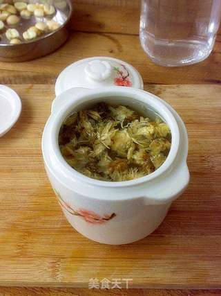 莲子菊花炖冰糖的做法步骤:5