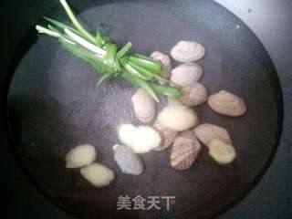 蛤蜊蒸蛋的做法步骤：2