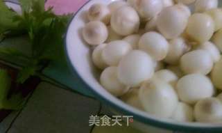 鲜莲子炒莲藕丁的做法步骤:2